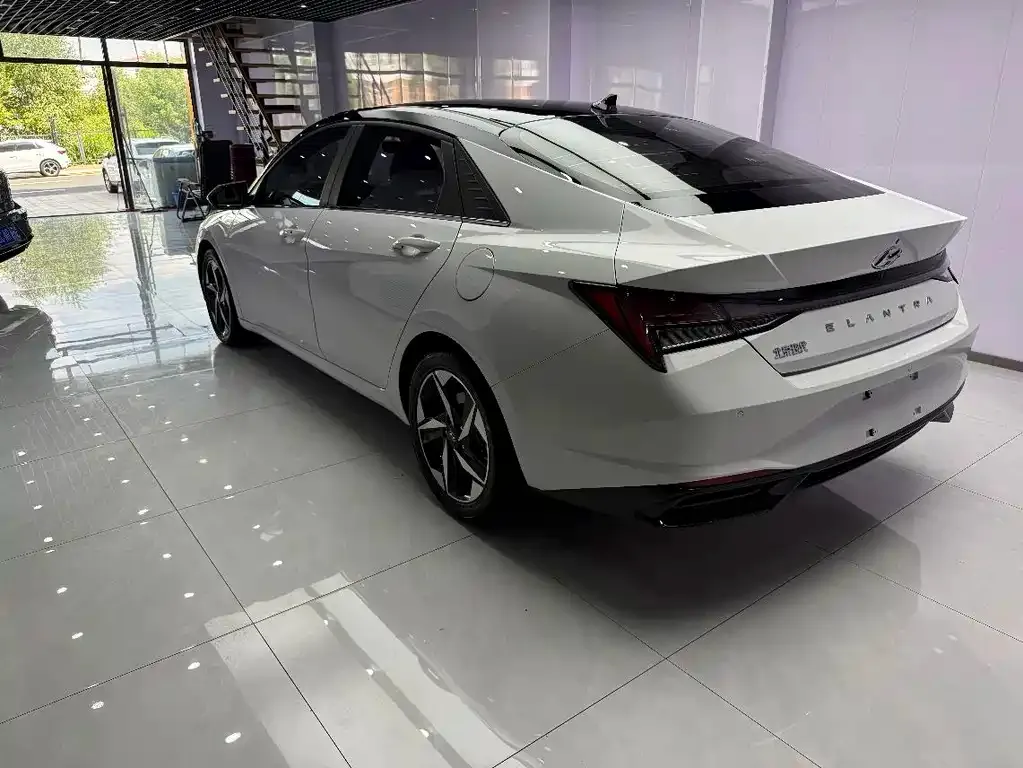 Hyundai Elantra — фото 7