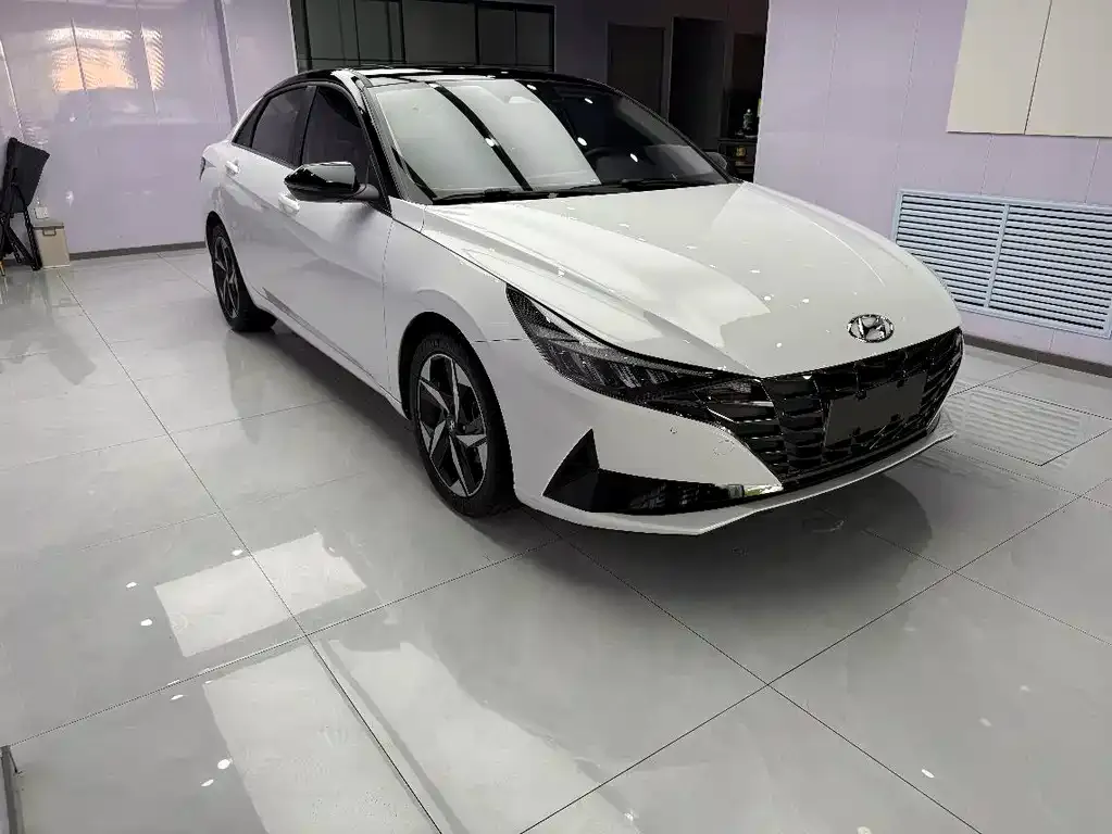 Hyundai Elantra — фото 3