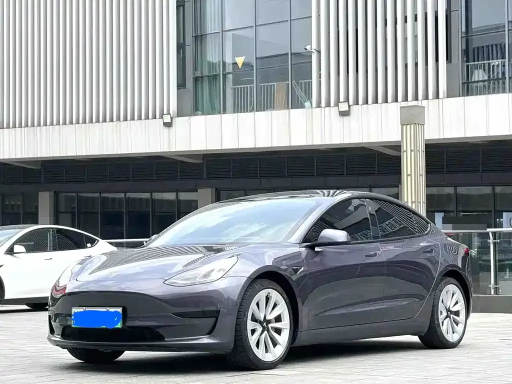 Tesla Model 3 — фото 1
