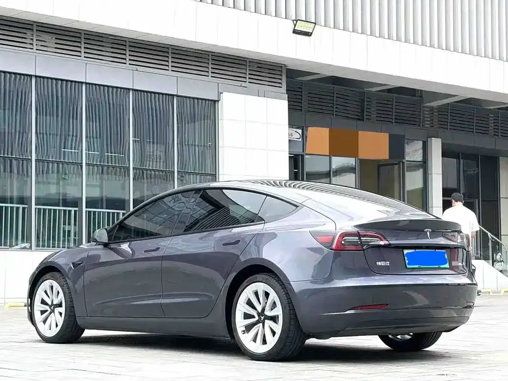 Tesla Model 3 — фото 2