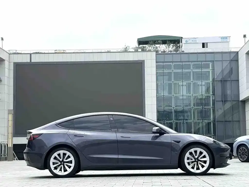 Tesla Model 3 — фото 8