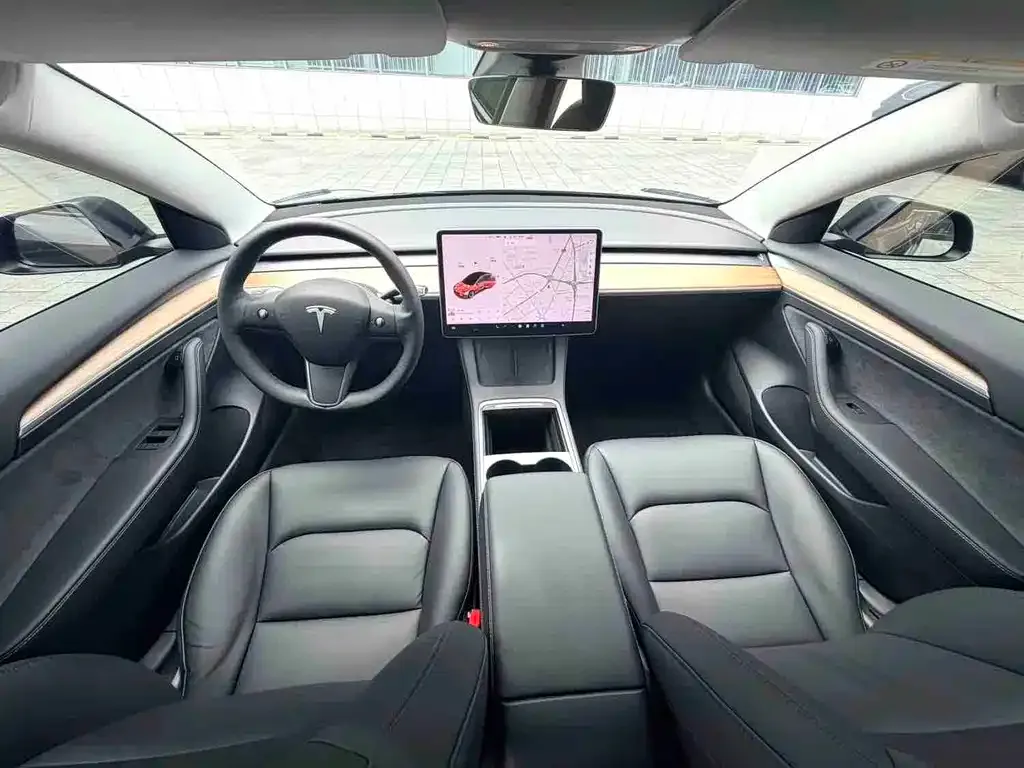 Tesla Model 3 — фото 4