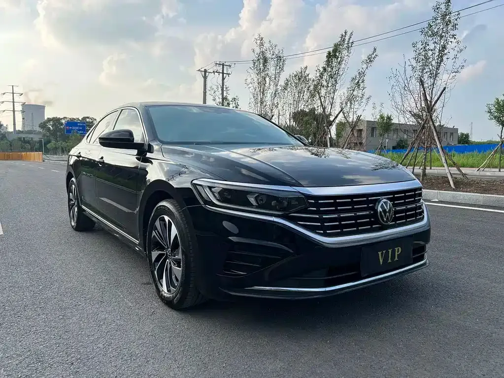 Volkswagen Passat — фото 1