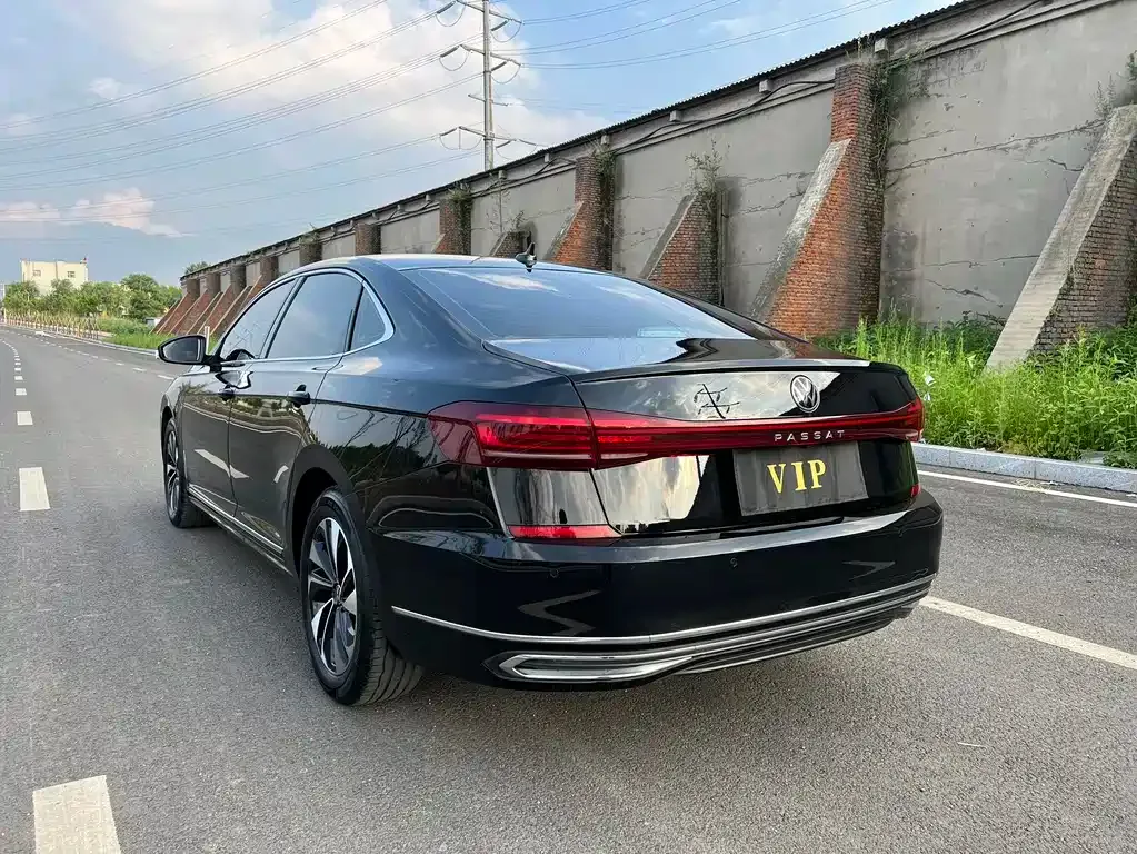 Volkswagen Passat — фото 9
