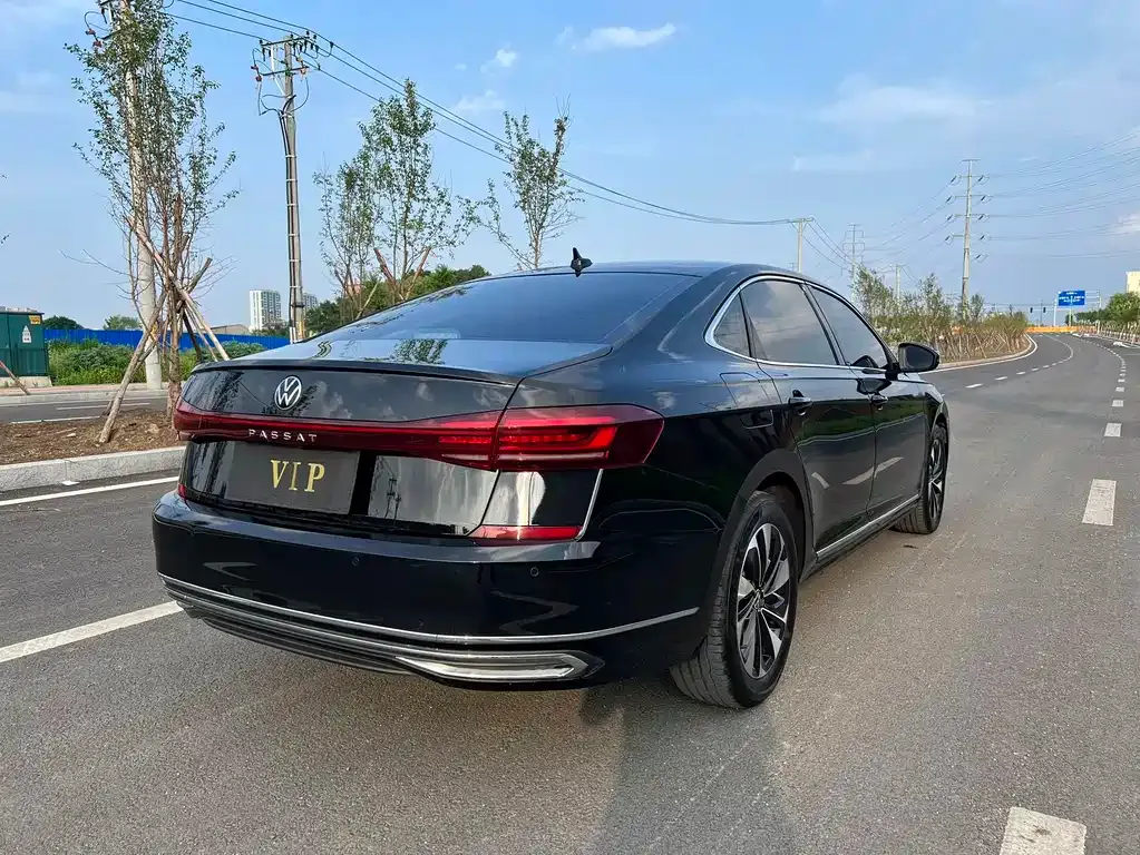 Volkswagen Passat — фото 8