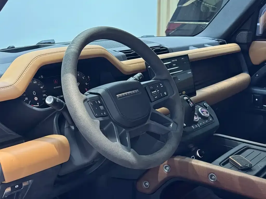 Land Rover Defender — фото 10