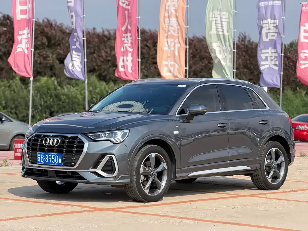 Audi Q3 — фото 1