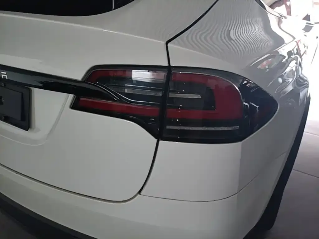 Tesla Model X — фото 9