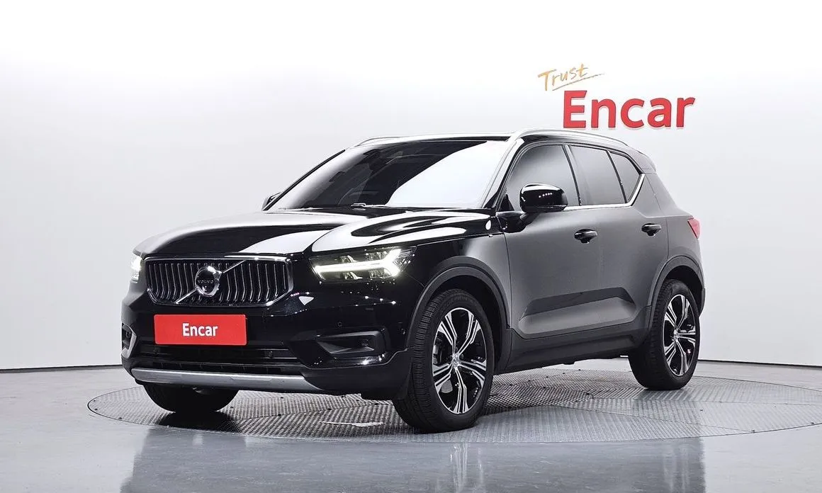 Volvo XC40 — фото 1
