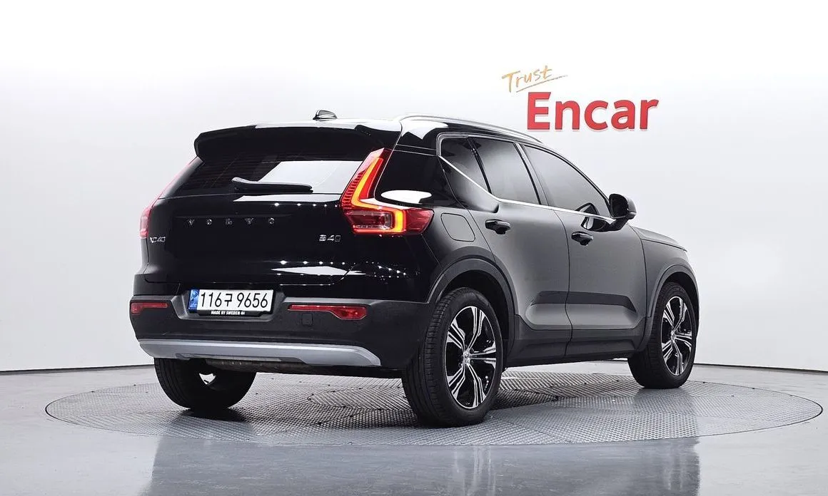 Volvo XC40 — фото 9