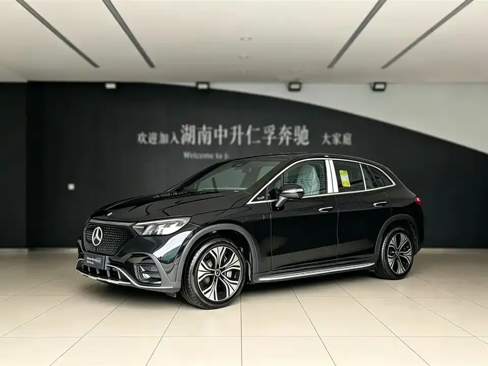 Mercedes-Benz EQE SUV — фото 1