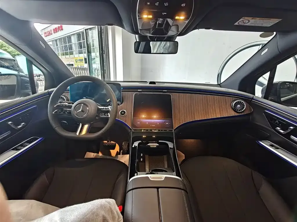 Mercedes-Benz EQE SUV — фото 4