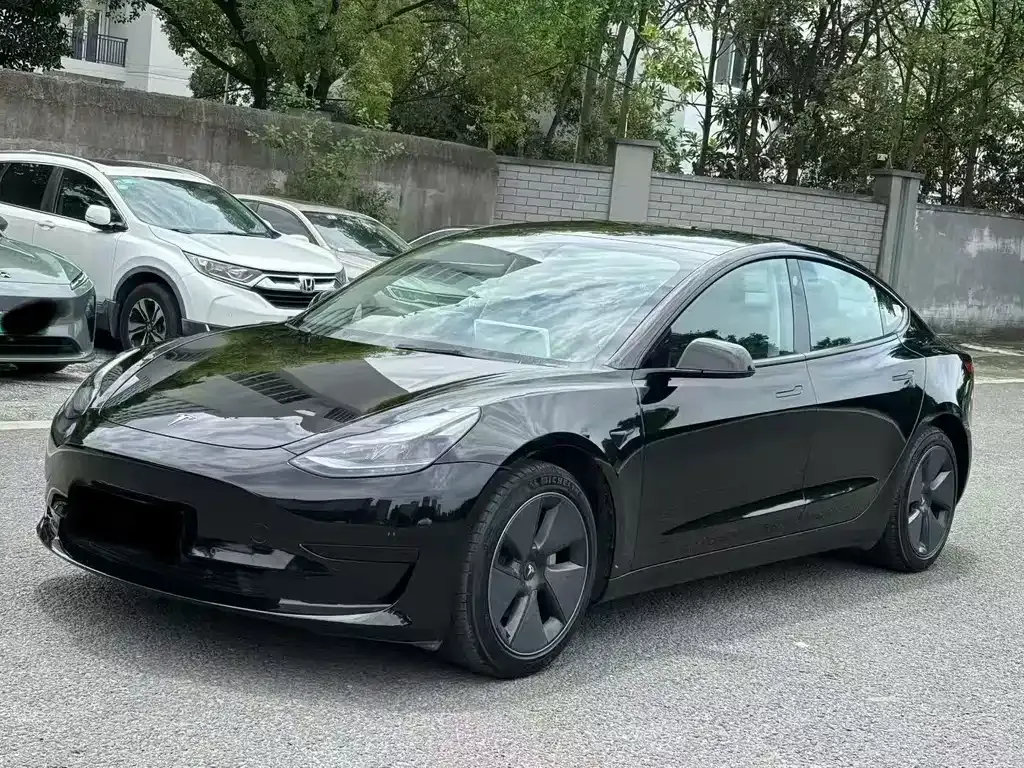 Tesla Model 3 — фото 1