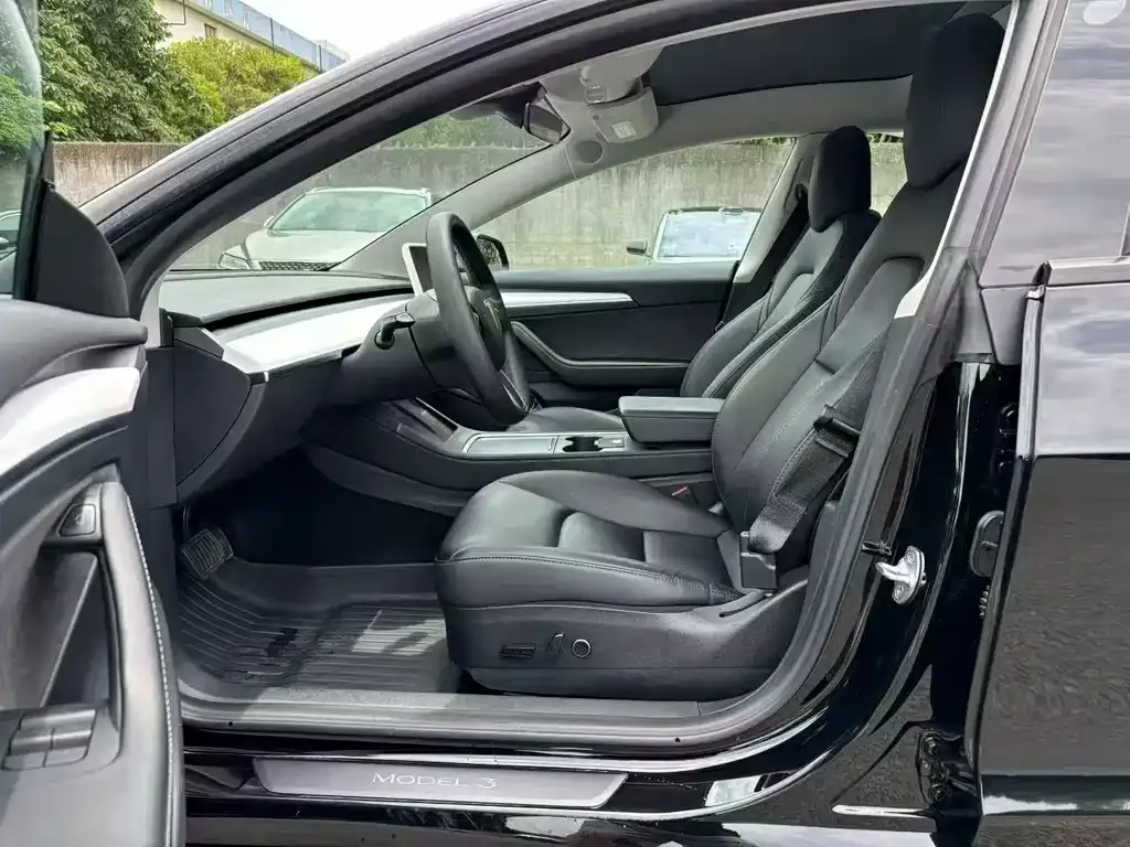Tesla Model 3 — фото 2