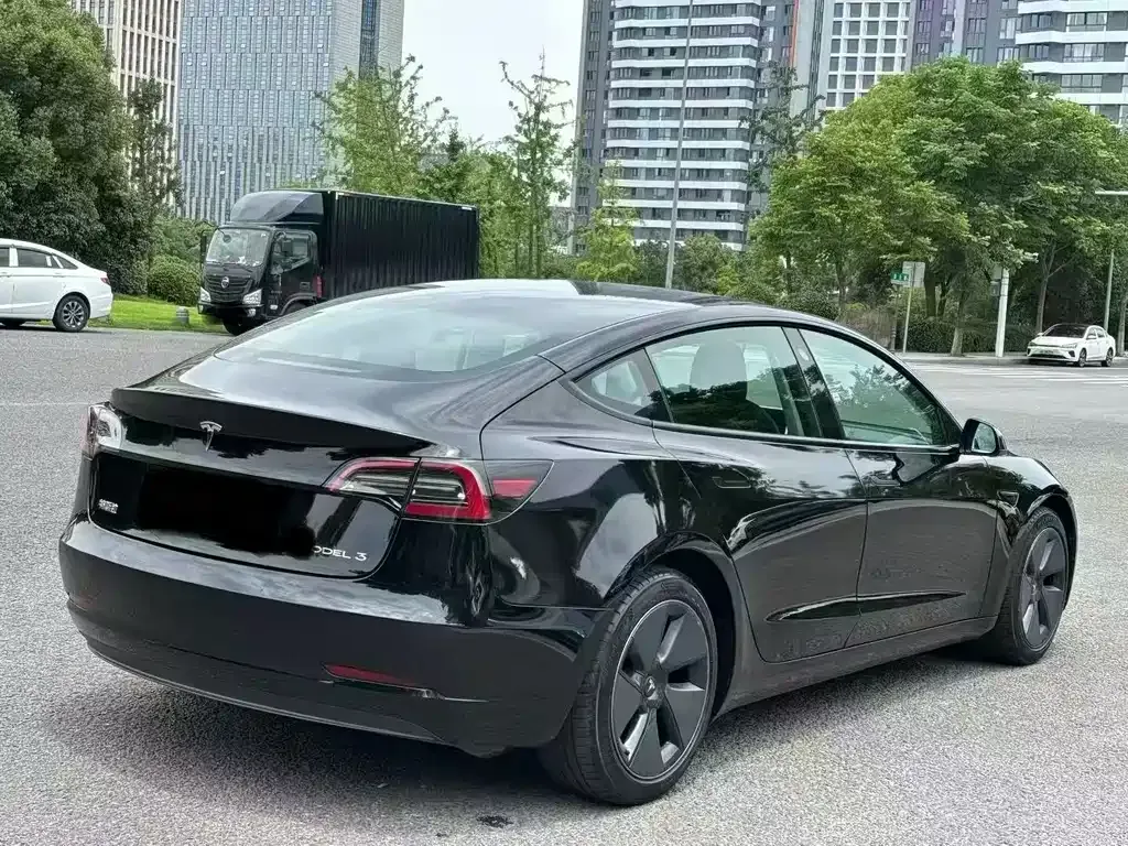 Tesla Model 3 — фото 7