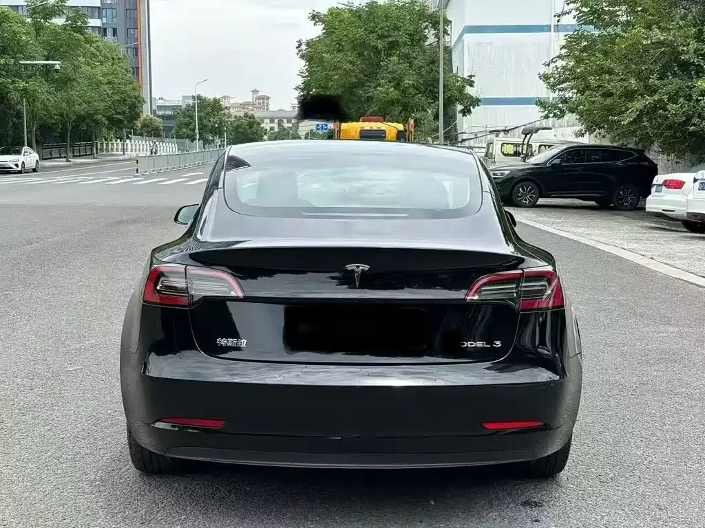 Tesla Model 3 — фото 9