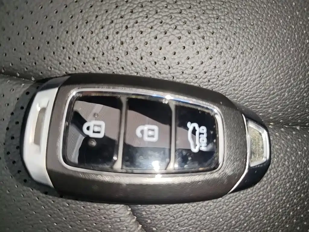 Hyundai Elantra — фото 8