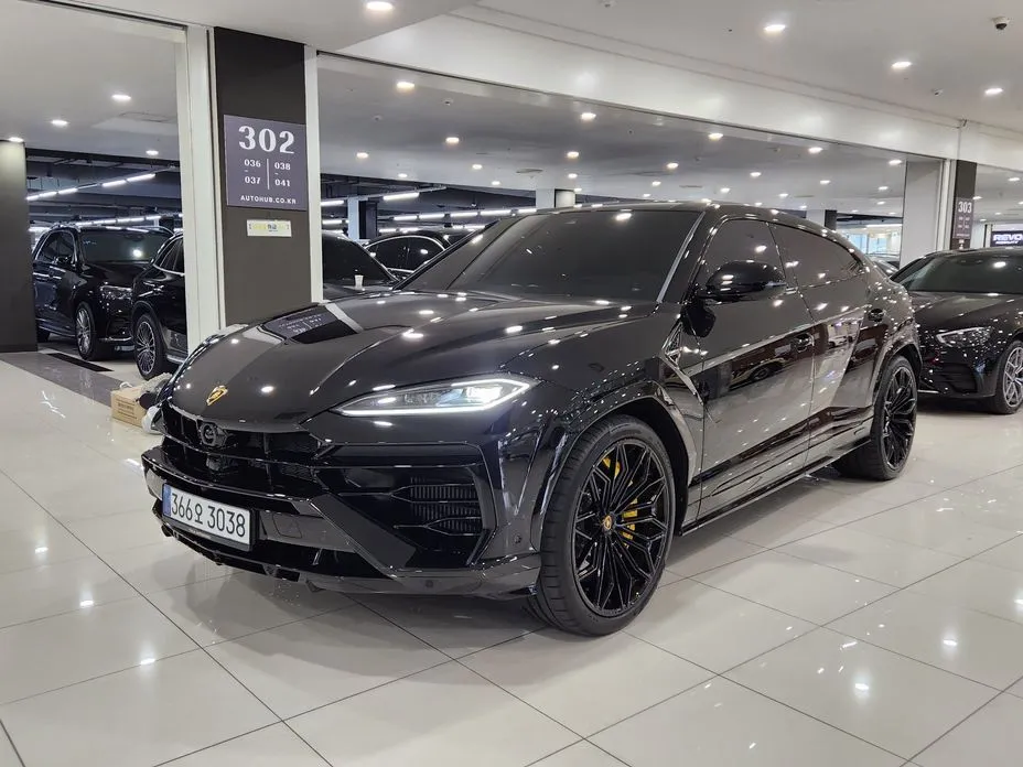 Lamborghini Urus — фото 1