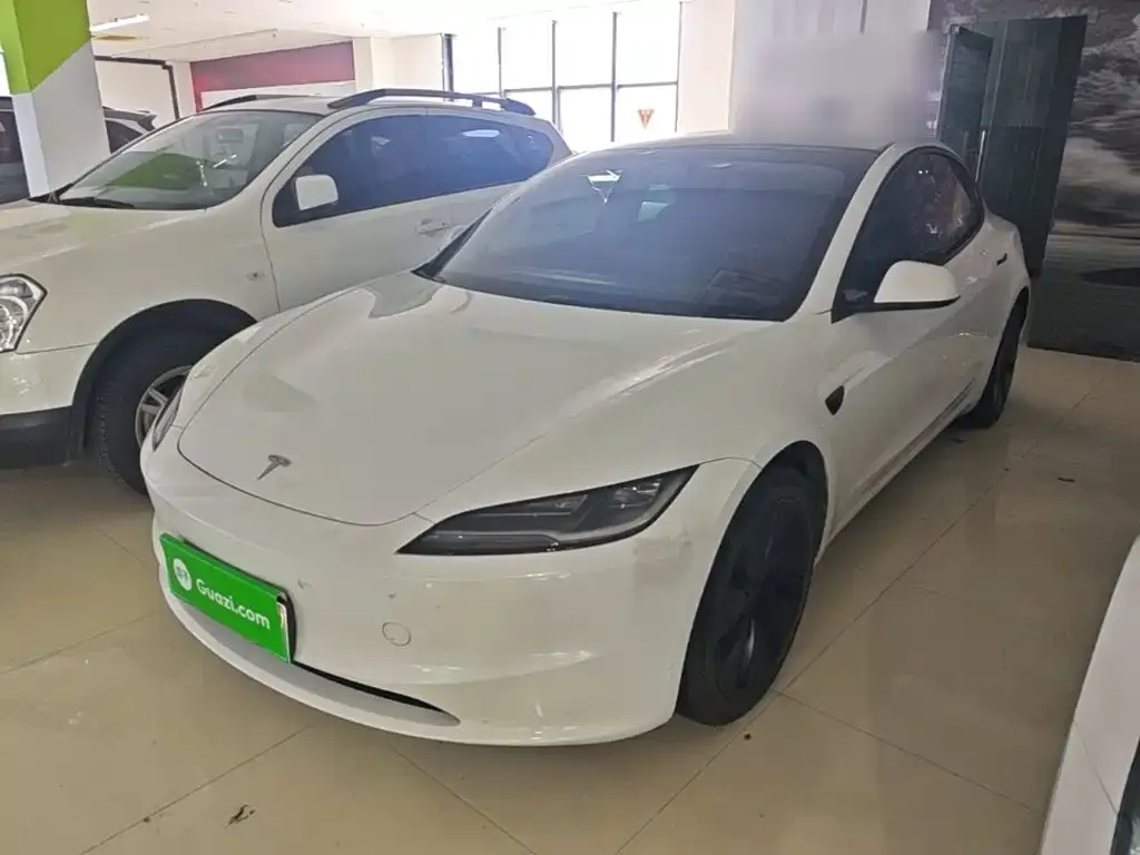 Tesla Model 3 — фото 1