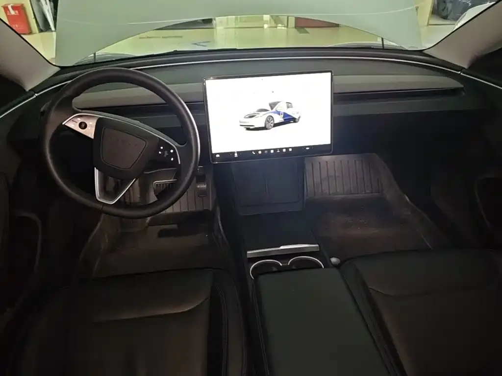 Tesla Model 3 — фото 7
