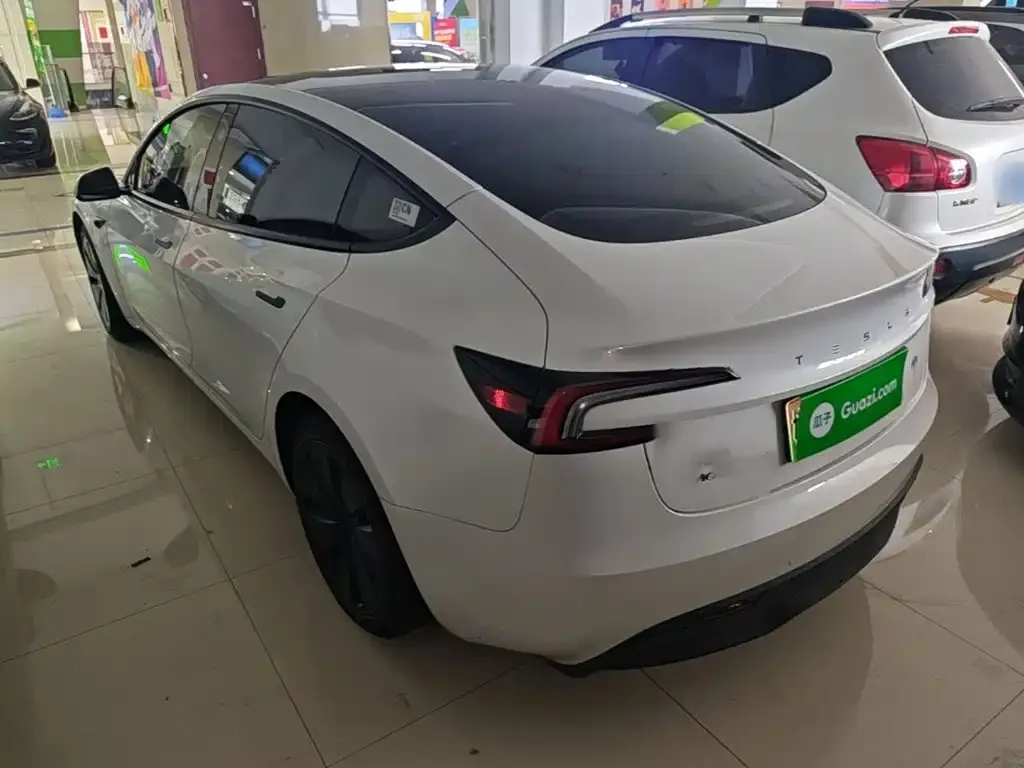 Tesla Model 3 — фото 4