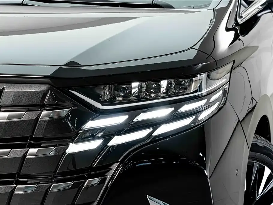 Toyota Alphard — фото 9