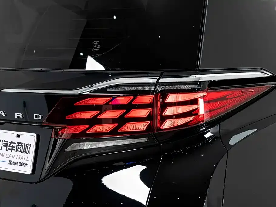 Toyota Alphard — фото 10