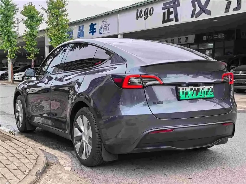 Tesla Model Y — фото 8