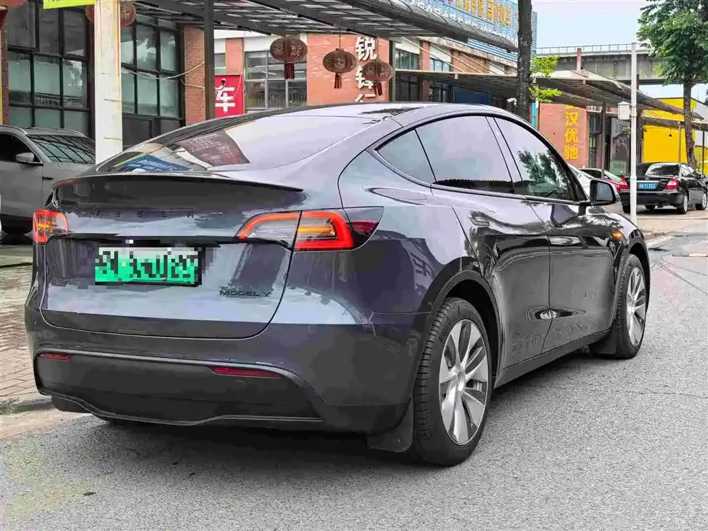 Tesla Model Y — фото 7