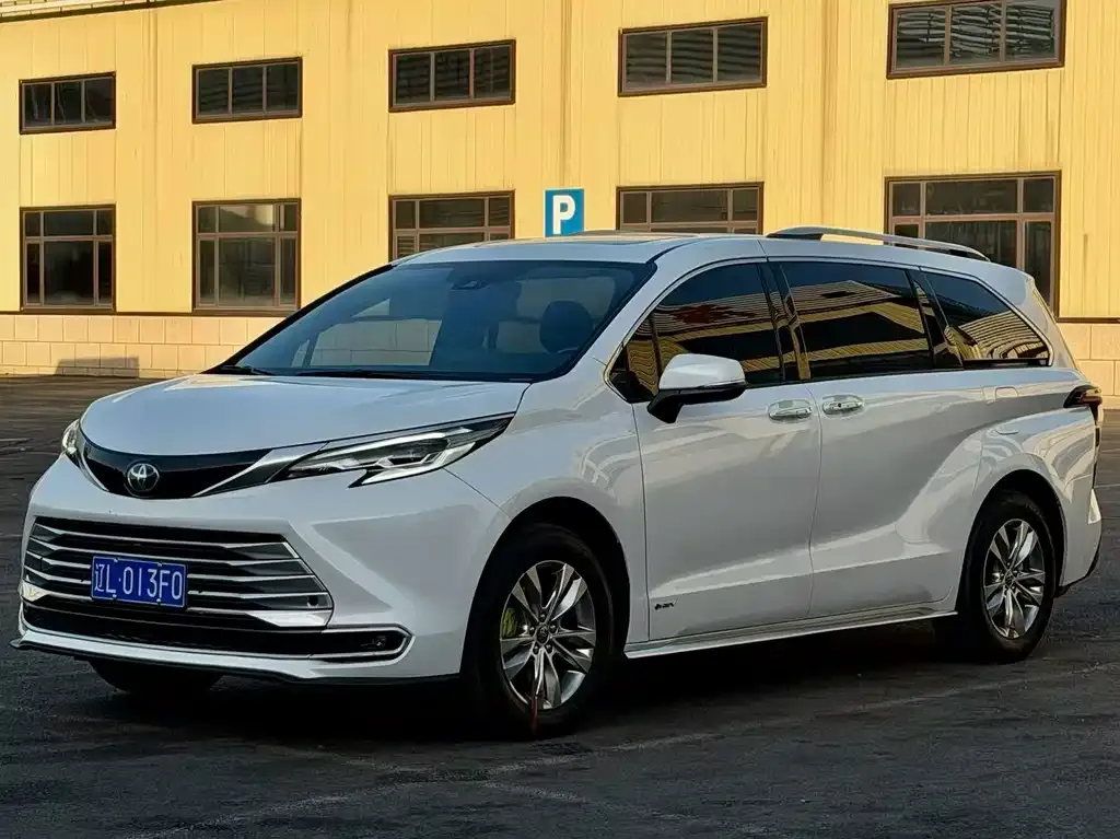 Toyota Sienna — фото 9