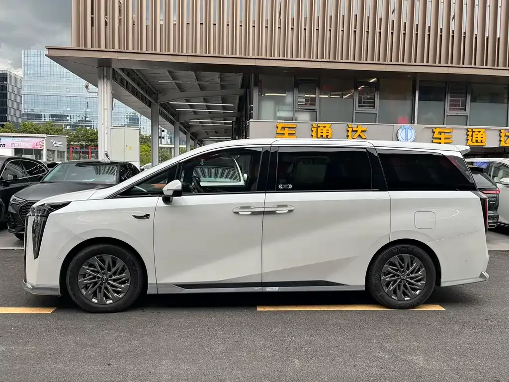 GAC Motor Trumpchi M8 — фото 8
