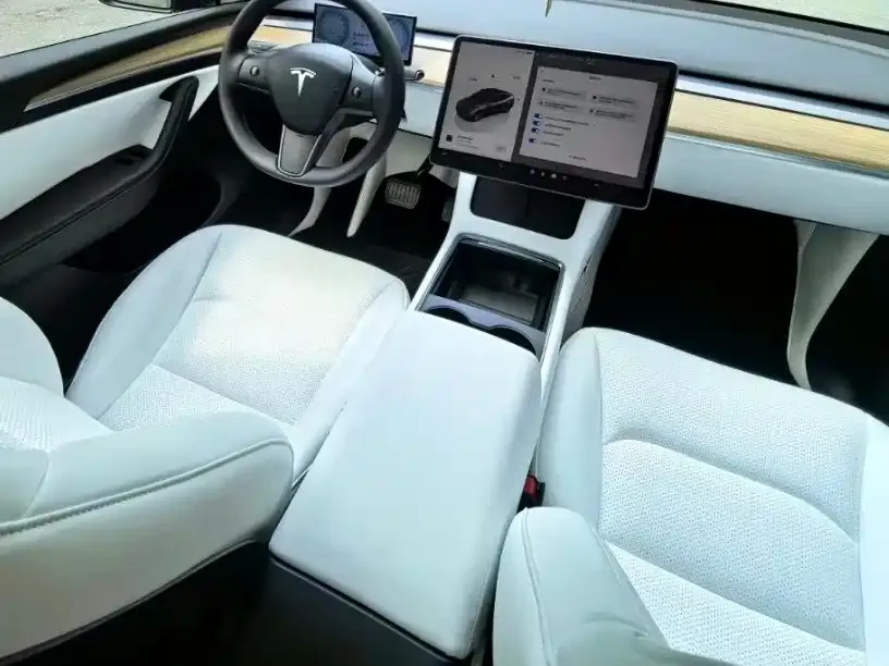 Tesla Model Y — фото 5