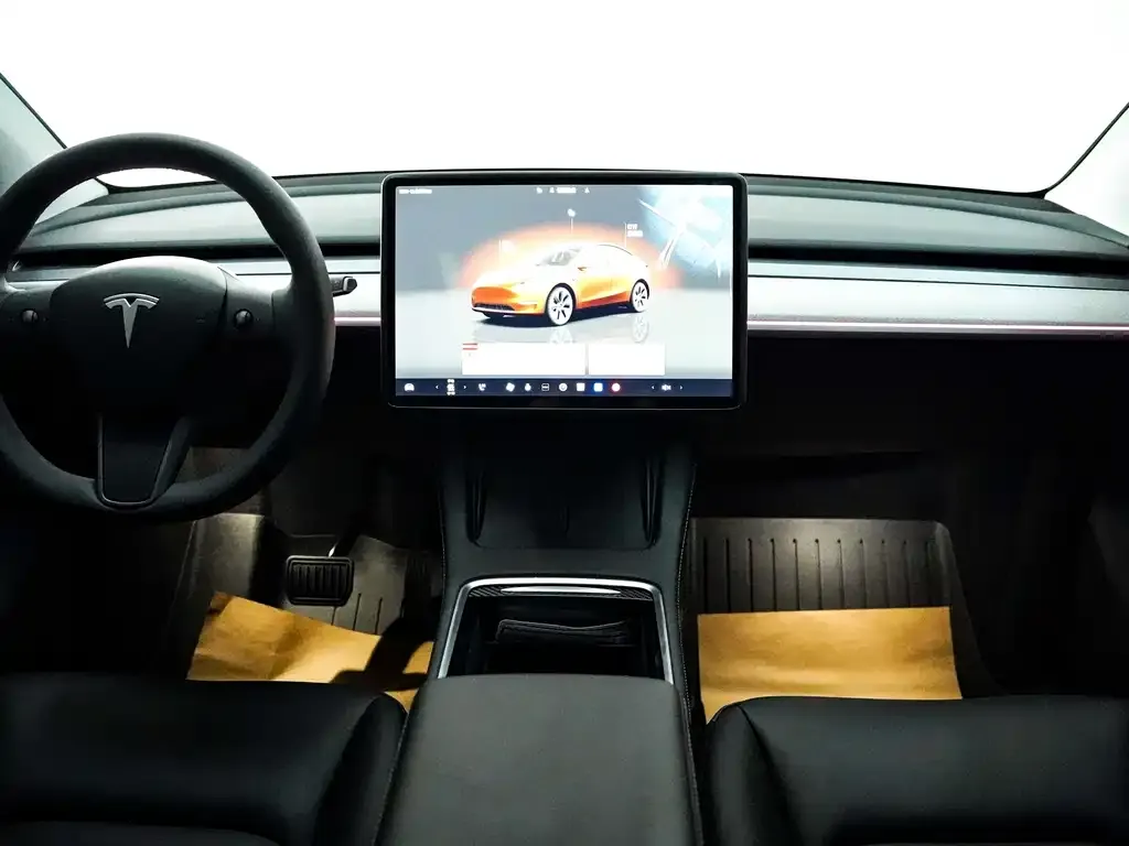 Tesla Model Y — фото 5