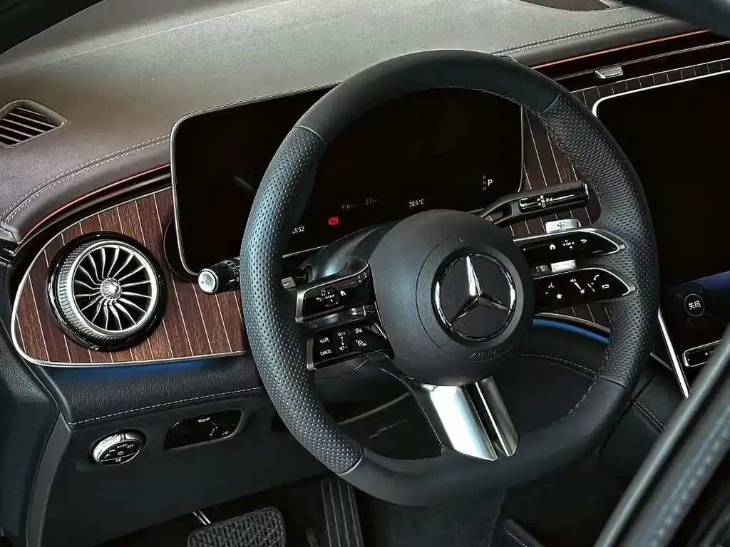 Mercedes-Benz EQE SUV — фото 4