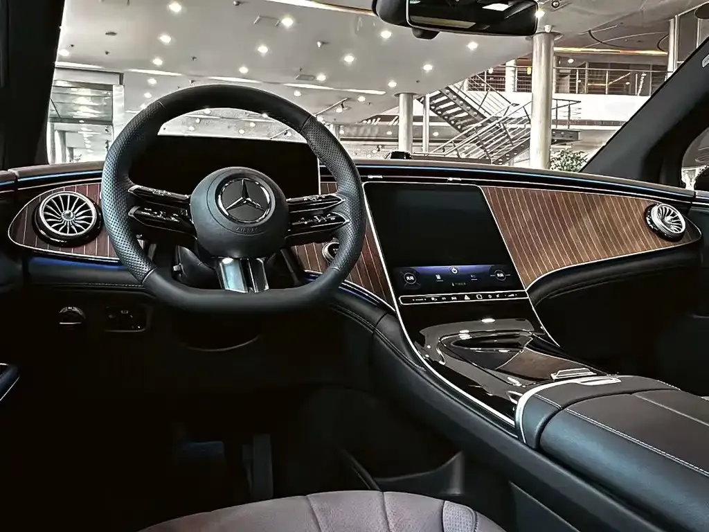 Mercedes-Benz EQE SUV — фото 3