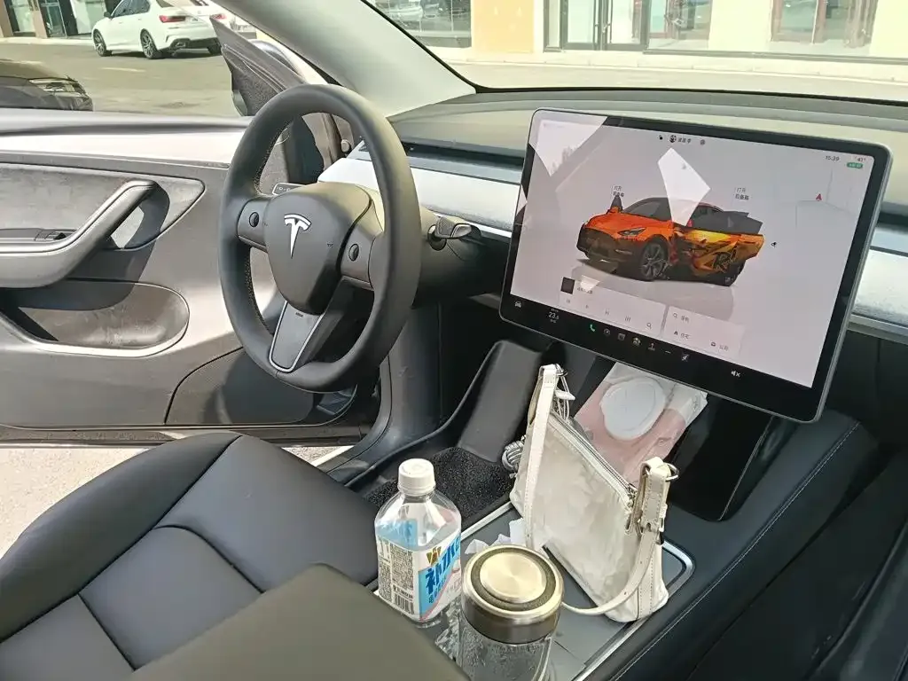 Tesla Model Y — фото 8