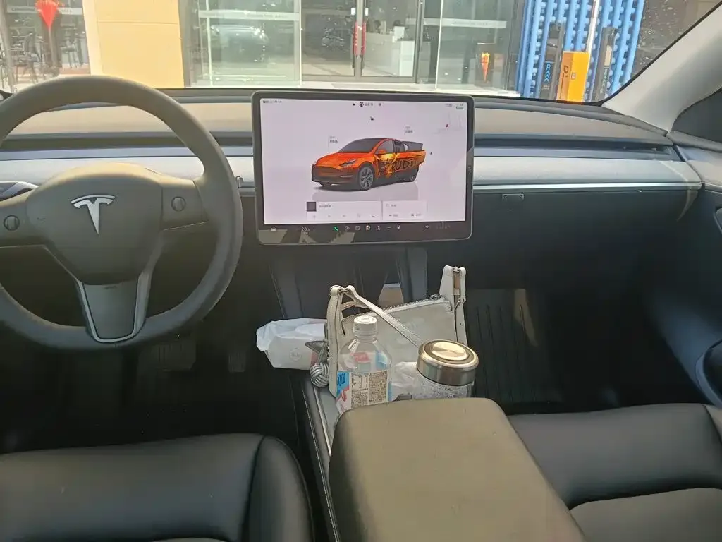 Tesla Model Y — фото 2