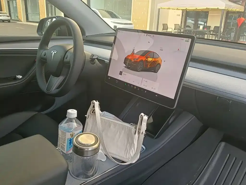 Tesla Model Y — фото 4