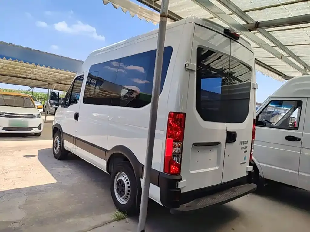 IVECO Ousheng — фото 8