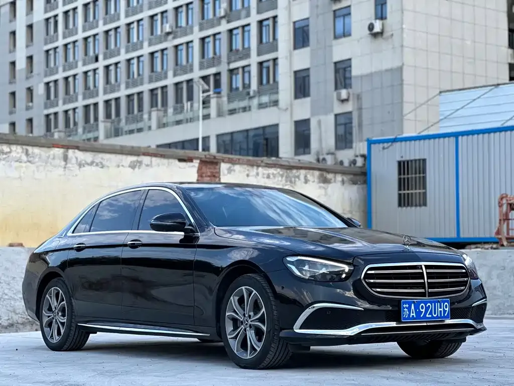 Mercedes-Benz E-Class — фото 9