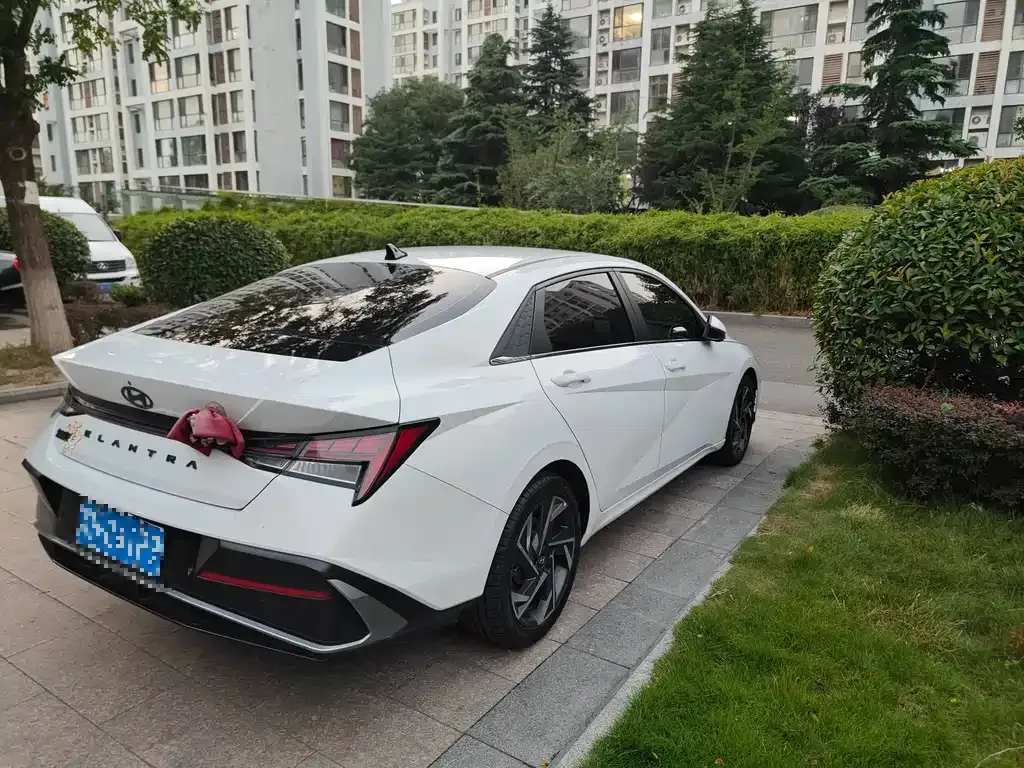 Hyundai Elantra — фото 9