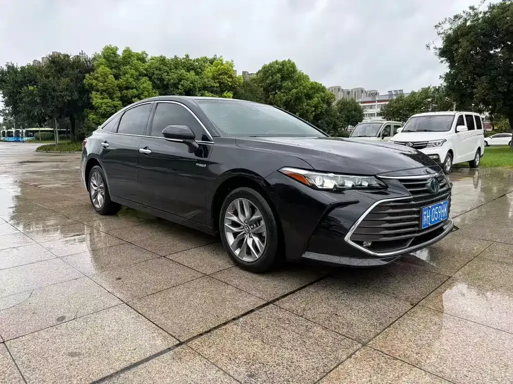 Toyota Avalon — фото 1