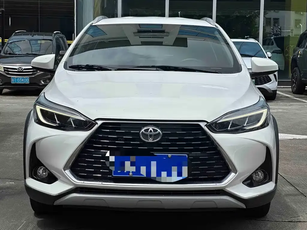 Toyota Yaris L — фото 2