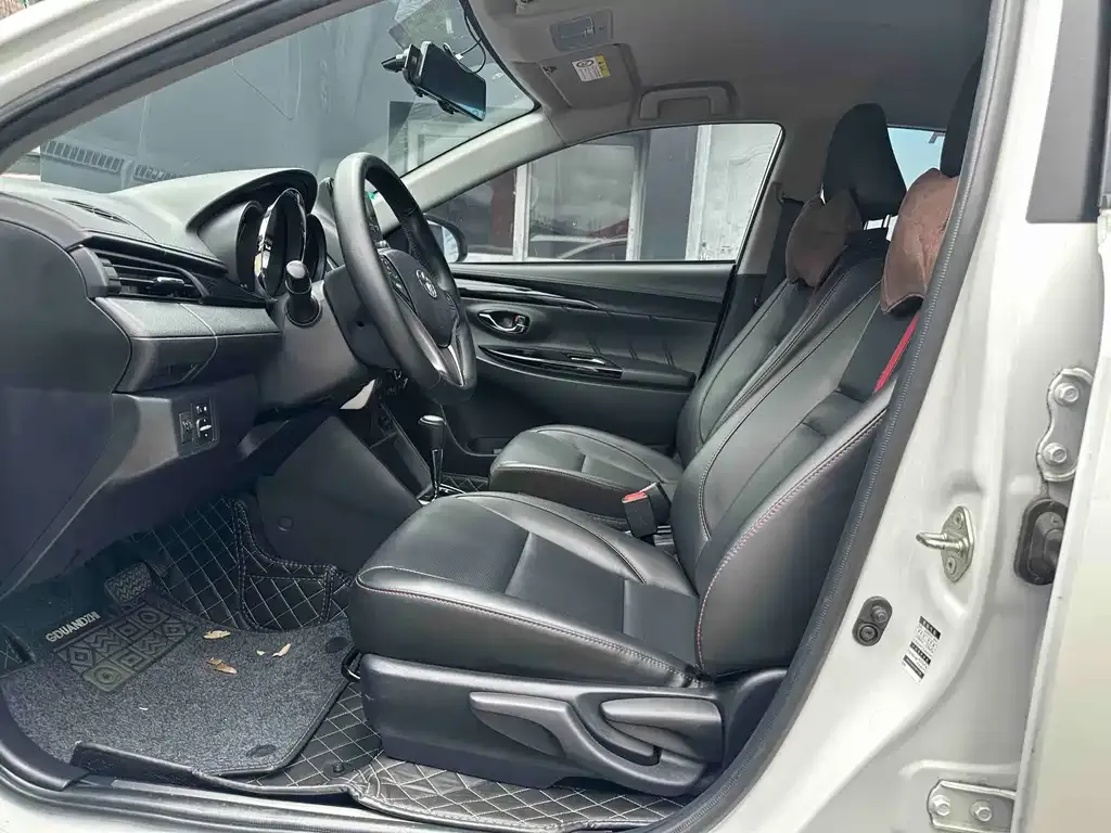 Toyota Yaris L — фото 6
