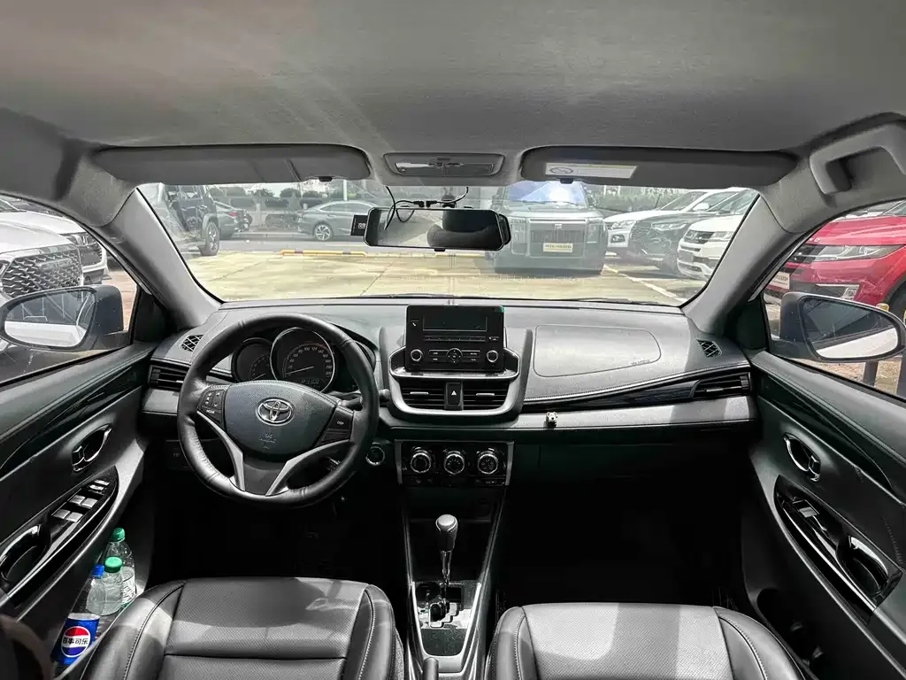 Toyota Yaris L — фото 4