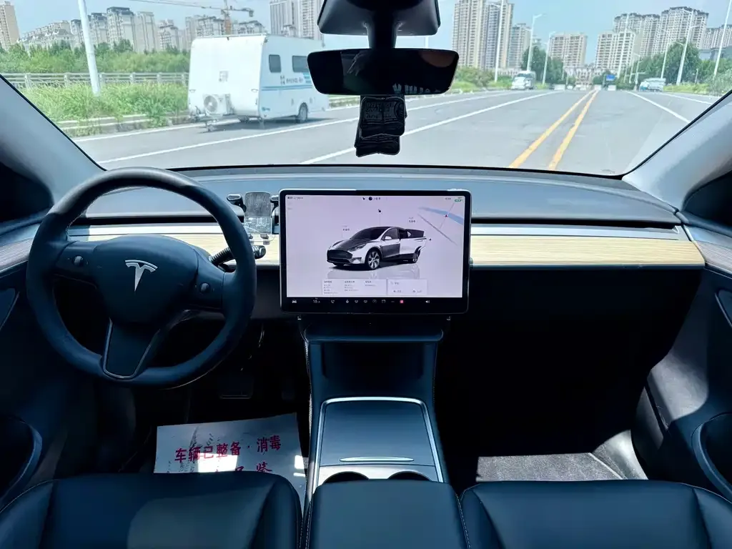 Tesla Model Y — фото 4