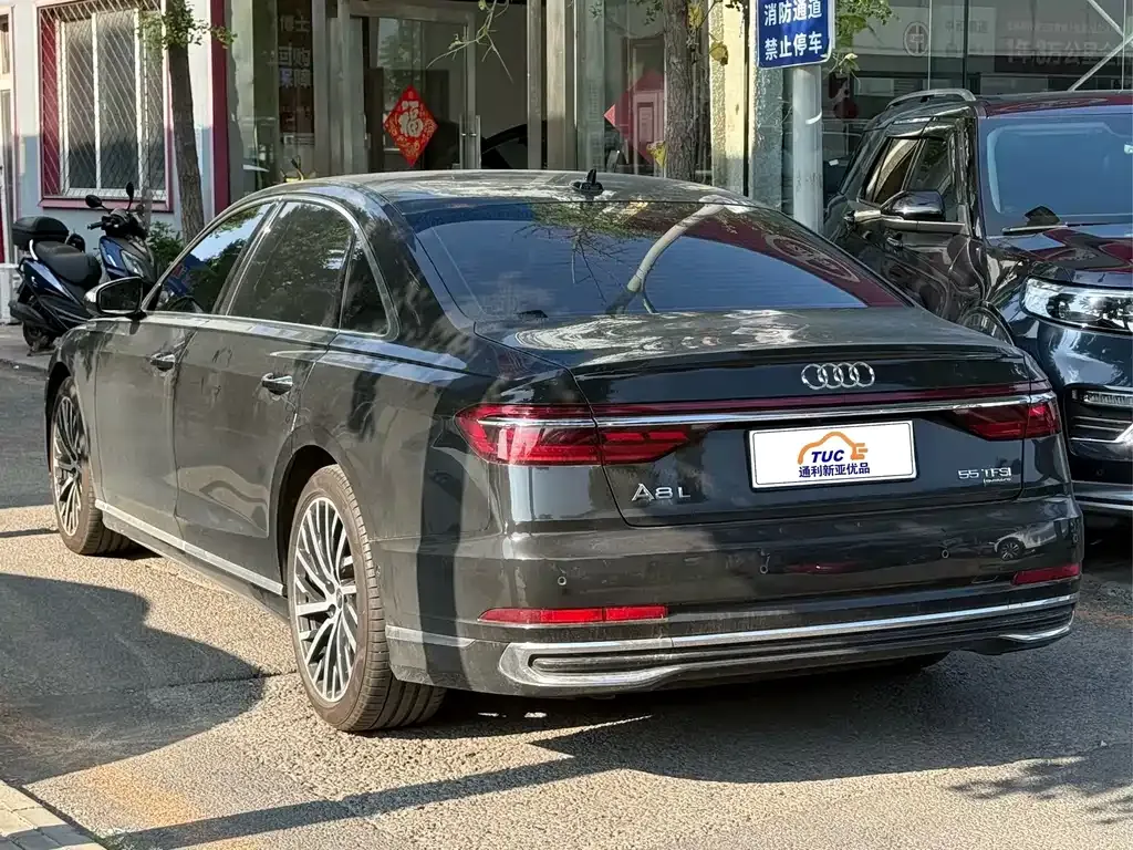 Audi A8 — фото 4