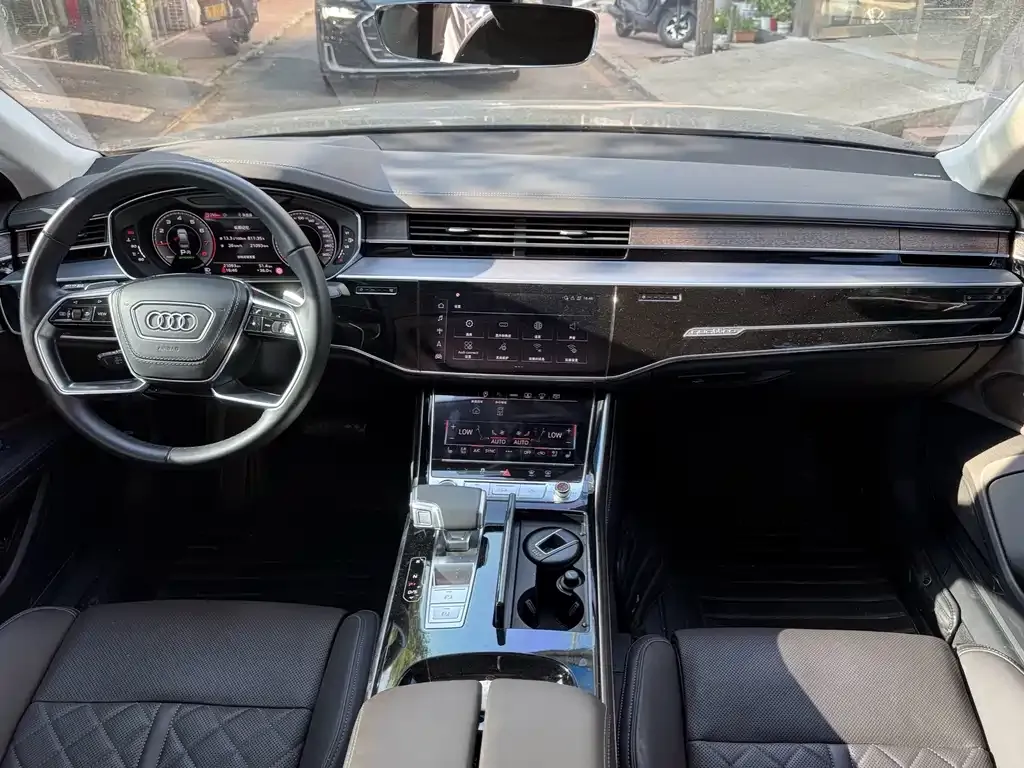 Audi A8 — фото 8