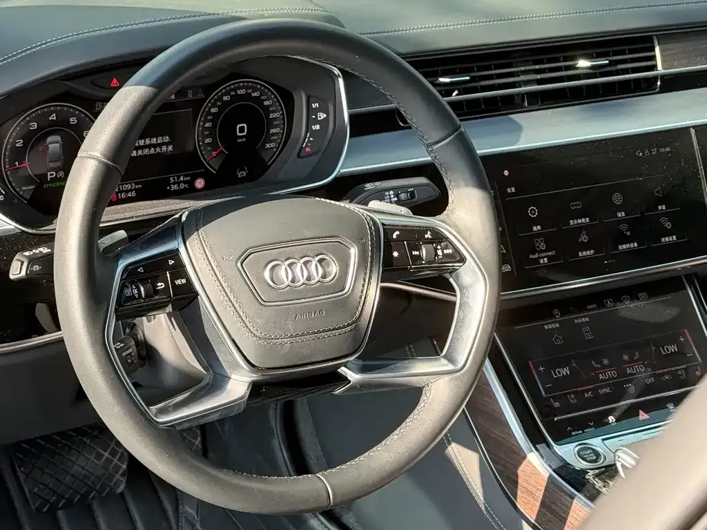 Audi A8 — фото 9