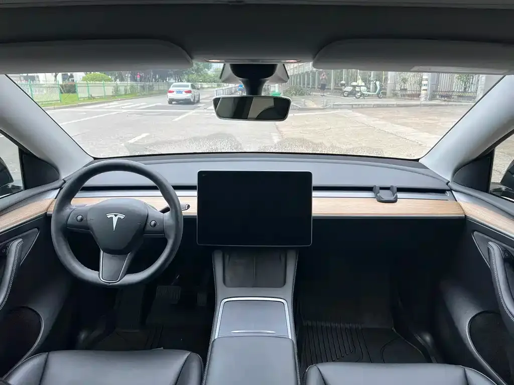 Tesla Model Y — фото 3